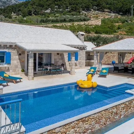Villa Blue Sky - Three Bedroom With Pool Bol