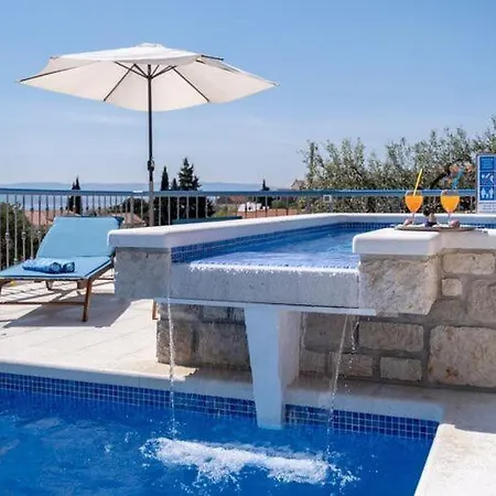 Villa Blue Sky - Three Bedroom With Pool
