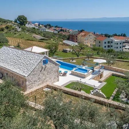Villa Blue Sky - Three Bedroom With Pool Bol
