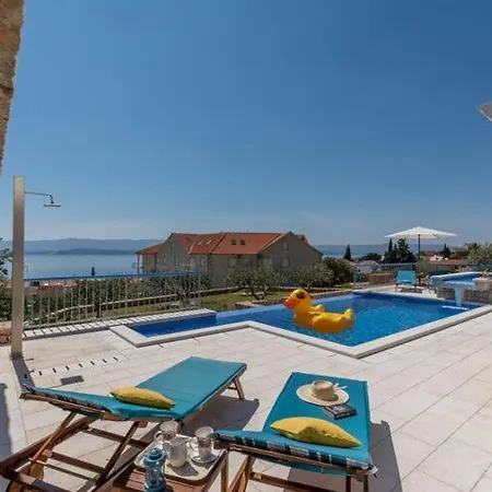 Blue Sky - Three Bedroom With Pool Bol