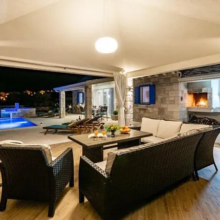 Blue Sky - Three Bedroom With Pool Villa Bol