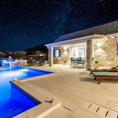 Blue Sky - Three Bedroom With Pool Villa Bol