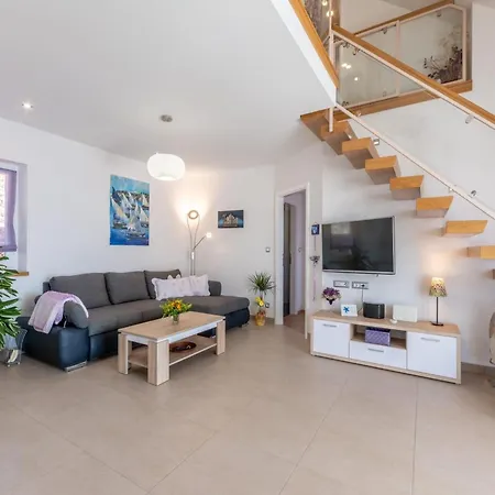 Villa Blue Sky - Three Bedroom With Pool Bol