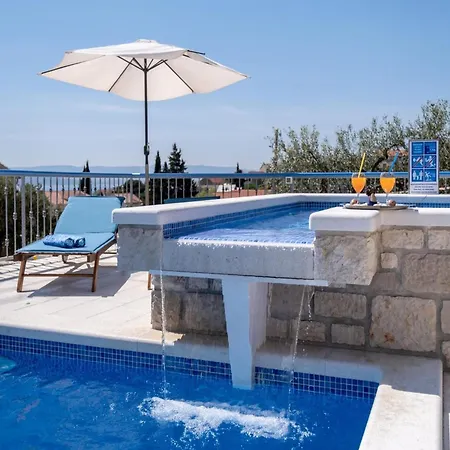 Blue Sky - Three Bedroom With Pool * Bol