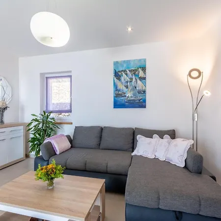 Villa Blue Sky - Three Bedroom With Pool Bol