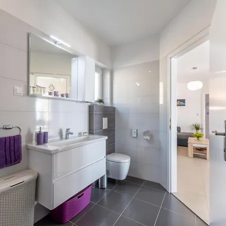 Blue Sky - Three Bedroom With Pool *