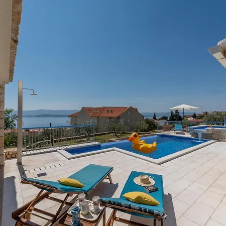 Villa Blue Sky - Three Bedroom With Pool *