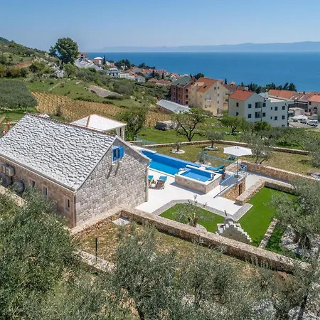 Blue Sky - Three Bedroom With Pool Villa Bol