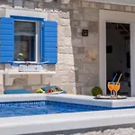 Villa Blue Sky - Three Bedroom With Pool *