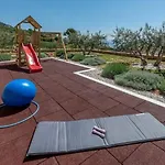 Blue Sky - Three Bedroom With Pool * Bol