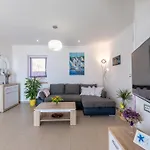 Blue Sky - Three Bedroom With Pool *