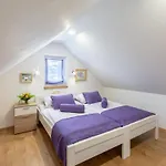 Blue Sky - Three Bedroom With Pool