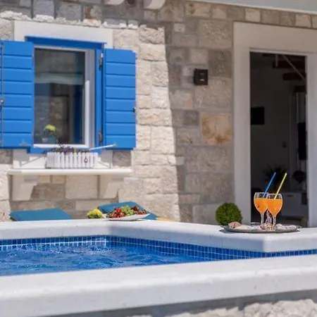 Villa Blue Sky - Three Bedroom With Pool *