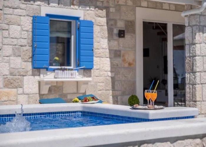 Blue Sky - Three Bedroom With Pool *